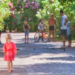 ☀Envie de simplicité, de nature et de mer ? Bienvenue chez nous !☀

Ici, pas de chichis. Juste l'essentiel : le bruit des vagues, l'ombres des arbres et la plage à deux pas de votre tente.

Notre camping nature est pensé pour les familles qui veulent se retrouver, respirer, vivre dehors le temps d'un séjour.

- Accès direct à la plage : pas de route à traverser, un accès direct à travers la dune.
- Emplacements spacieux et abordables : pour tentes, vans, caravanes ou camping-cars.
- Ambiance calme et conviviale : loin de l'agitation, proche de l'essentiel.
- Sanitaires propres et fraîchement rénovés, ou des emplacements avec sanitaires privés.
- Jeux en plein air, balades, baignades : ici les enfants redécouvrent la liberté.

Reconnectez-vous à l'essentiel, réservez votre coin de nature en bord de mer.

☀Looking for simplicity, nature and the sea? Welcome to our place! ☀

There's no fuss here. Just the essentials: the sound of the waves, the shade of the trees and the beach just a stone's throw from your tent.

Our nature campsite is designed for families who want to get together, breathe and live outside for the duration of their stay.

- Direct access to the beach: no road to cross, direct access through the dune.
- Spacious, affordable pitches: for tents, vans, caravans or motorhomes.
- Calm and friendly atmosphere: away from the hustle and bustle, close to the essentials.
- Clean, freshly renovated sanitary facilities, or pitches with private sanitary facilities.
- Outdoor games, walks, swimming: here children rediscover freedom.

Reconnect with what's essential, and reserve your corner of nature by the sea.

#camping #ascension #marseillan #glamping #campingexperience #frankreich #vanlifers